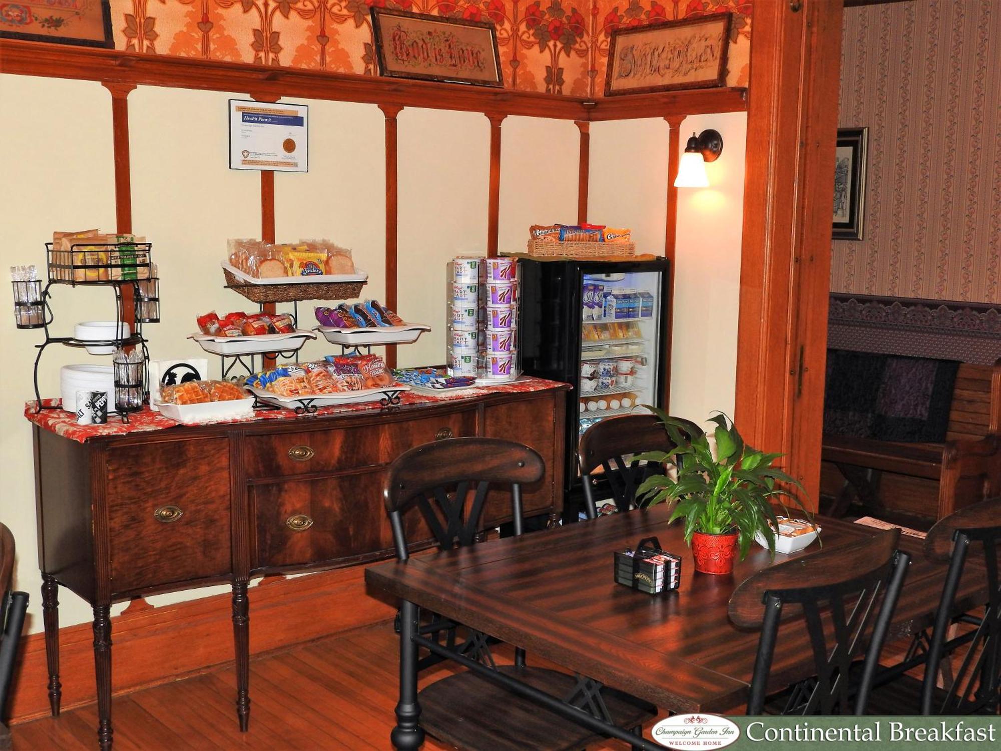 Champaign Garden Inn Bagian luar foto