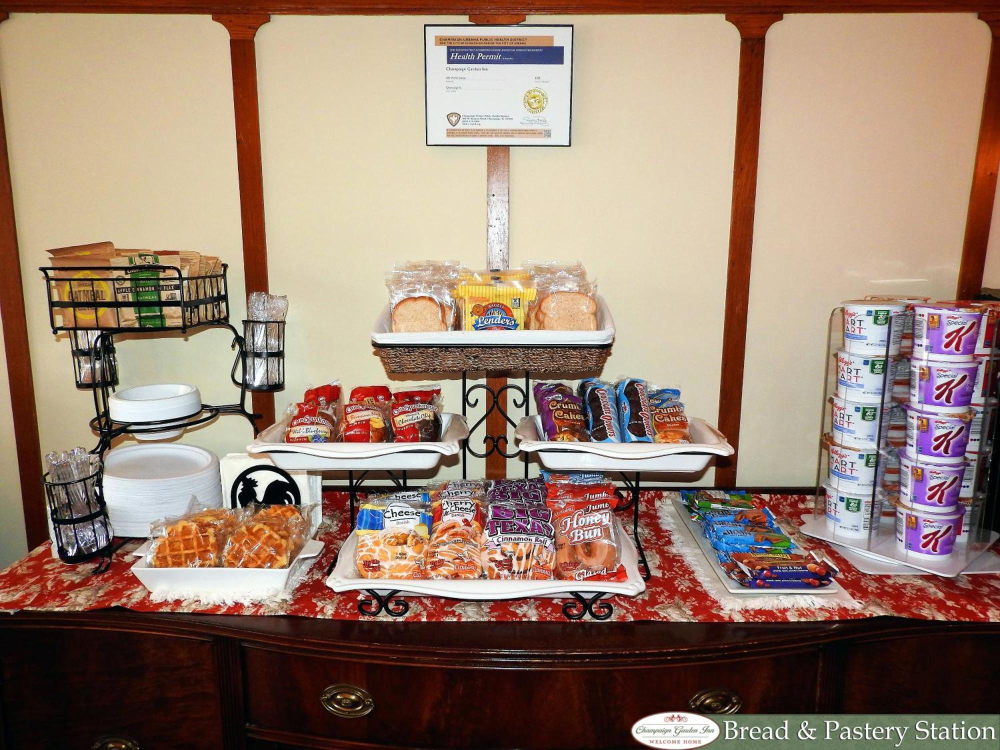 Champaign Garden Inn Bagian luar foto