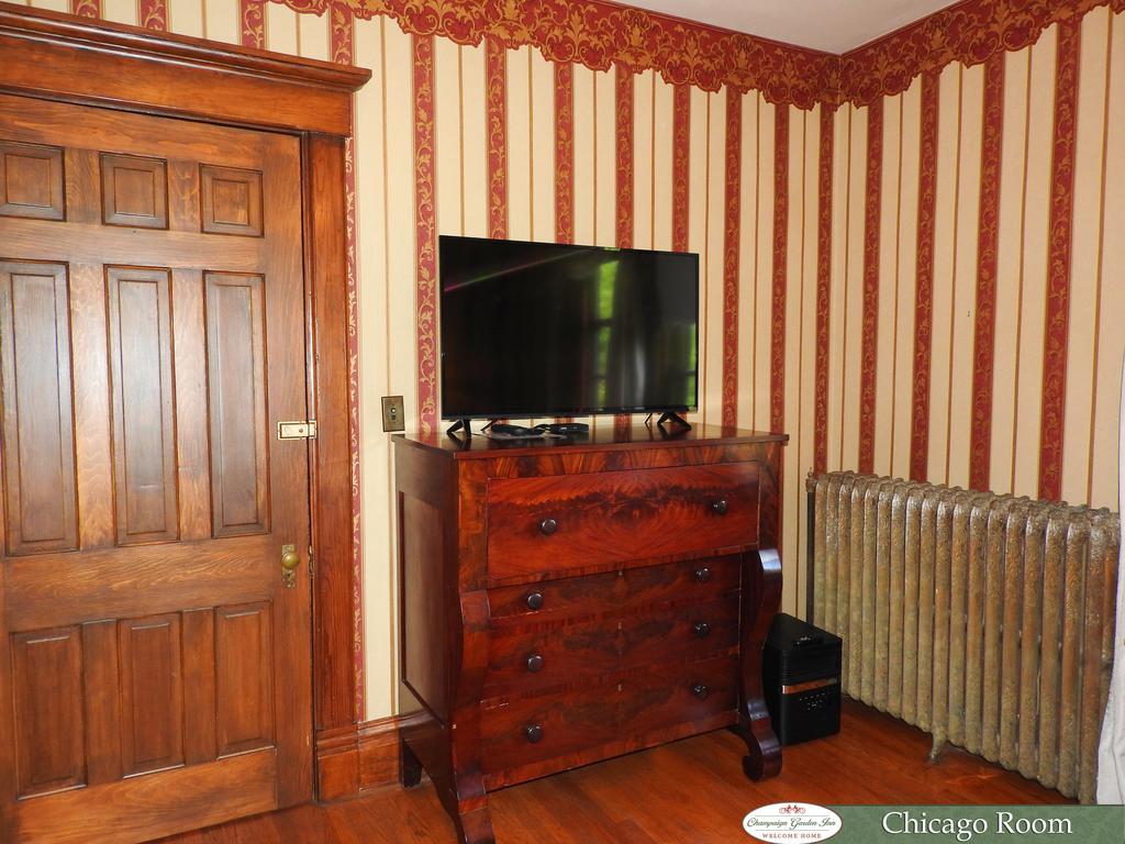 Champaign Garden Inn Bagian luar foto