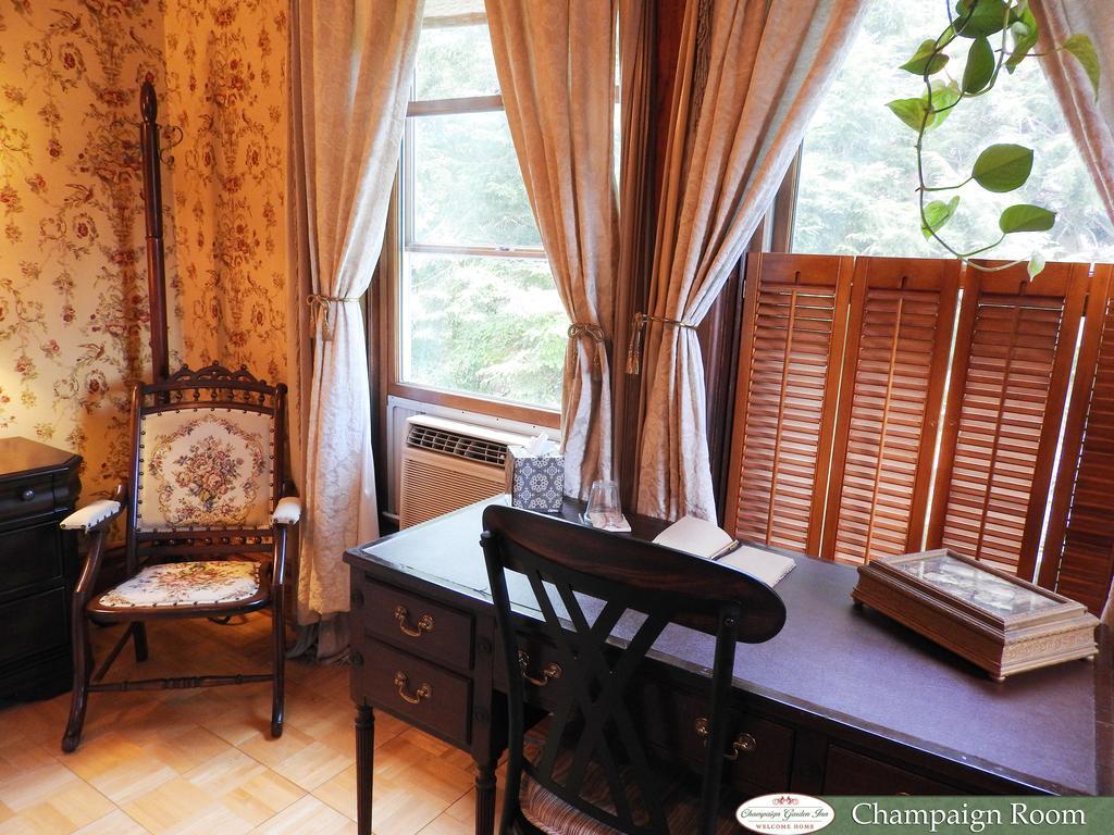 Champaign Garden Inn Bagian luar foto