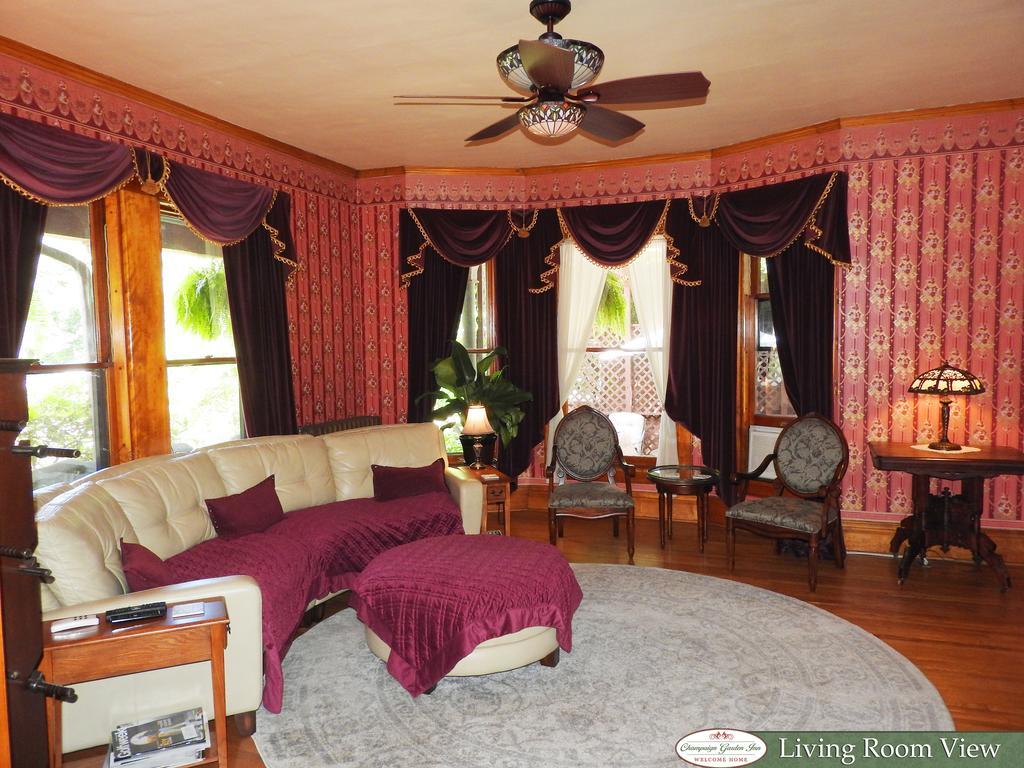 Champaign Garden Inn Bagian luar foto